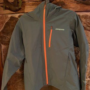Patagonia Women's Gore-tex Shell (Never Worn)